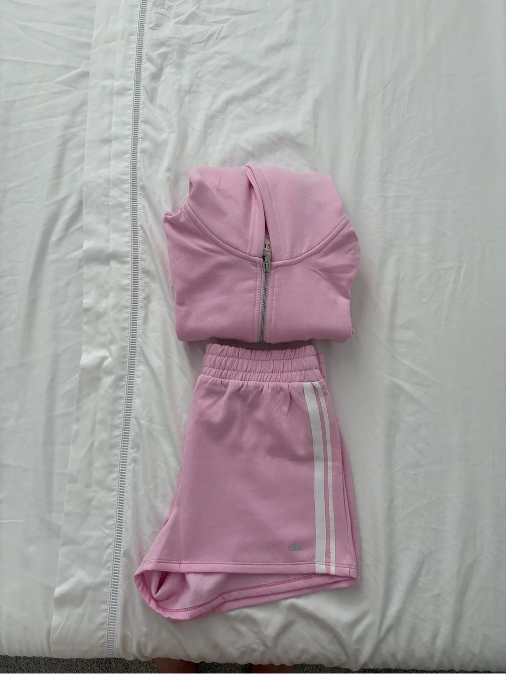 Women's Pink Athletic soft Shorts and crop jacket set brand new without tag - Picture 2 of 3